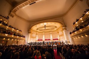 Michael Tilson Thomas leads the San Francisco Symphony at Carnegie Hall's 2018-19 season opening night concert, 10/03/19. Photo by Chris Lee
