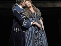 Ο Piotr Beczała ως Maurizio και η Anna Netrebko ως Adriana Lecouvreur. Φωτο: Ken Howard / Met Opera