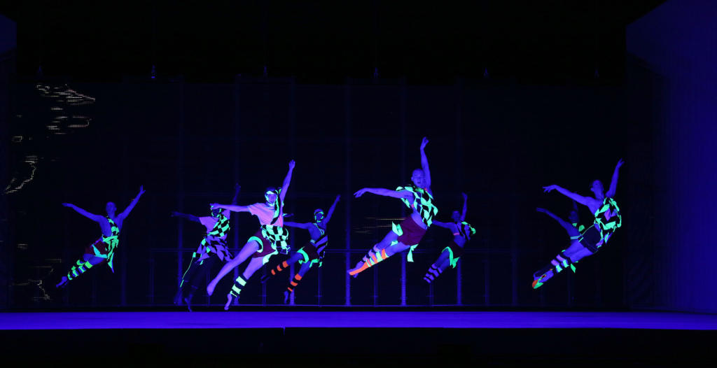 Χορευτές από την oμάδα του Wayne McGregor (Company Wayne McGregor). Φωτο: Donald Cooper.