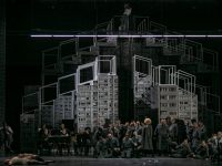 Σκηνή από τη νέα παραγωγή της όπερας "Wozzeck" του Alban Berg όπως παρουσιάστηκε από την ΕΛΣ. Σκηνοθεσία του Olivier Py. Φωτο: Α. Σιμόπουλος.