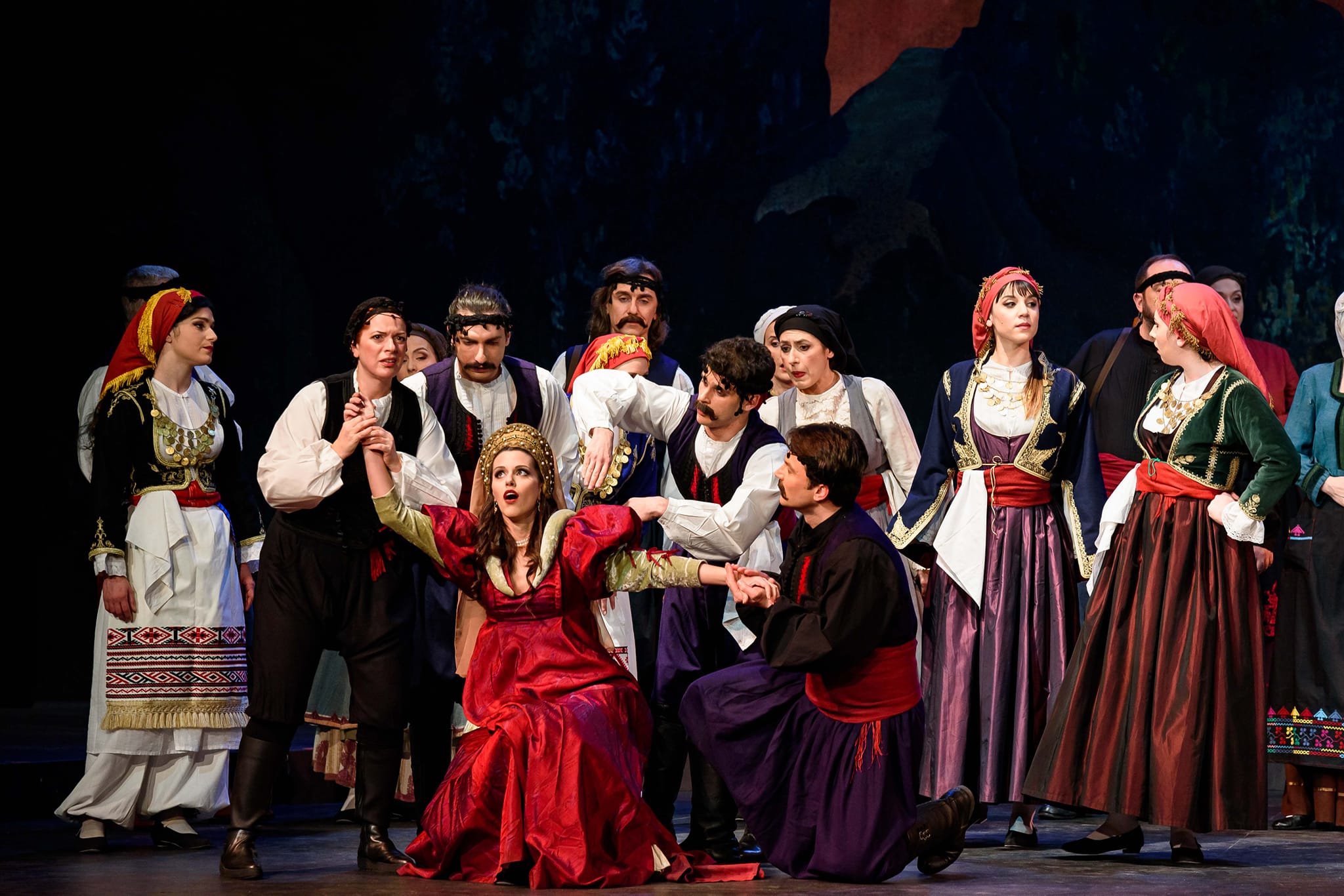 Σκηνή από την όπερα "Η Κρητικοπούλα" (φωτο: studio kominis) 