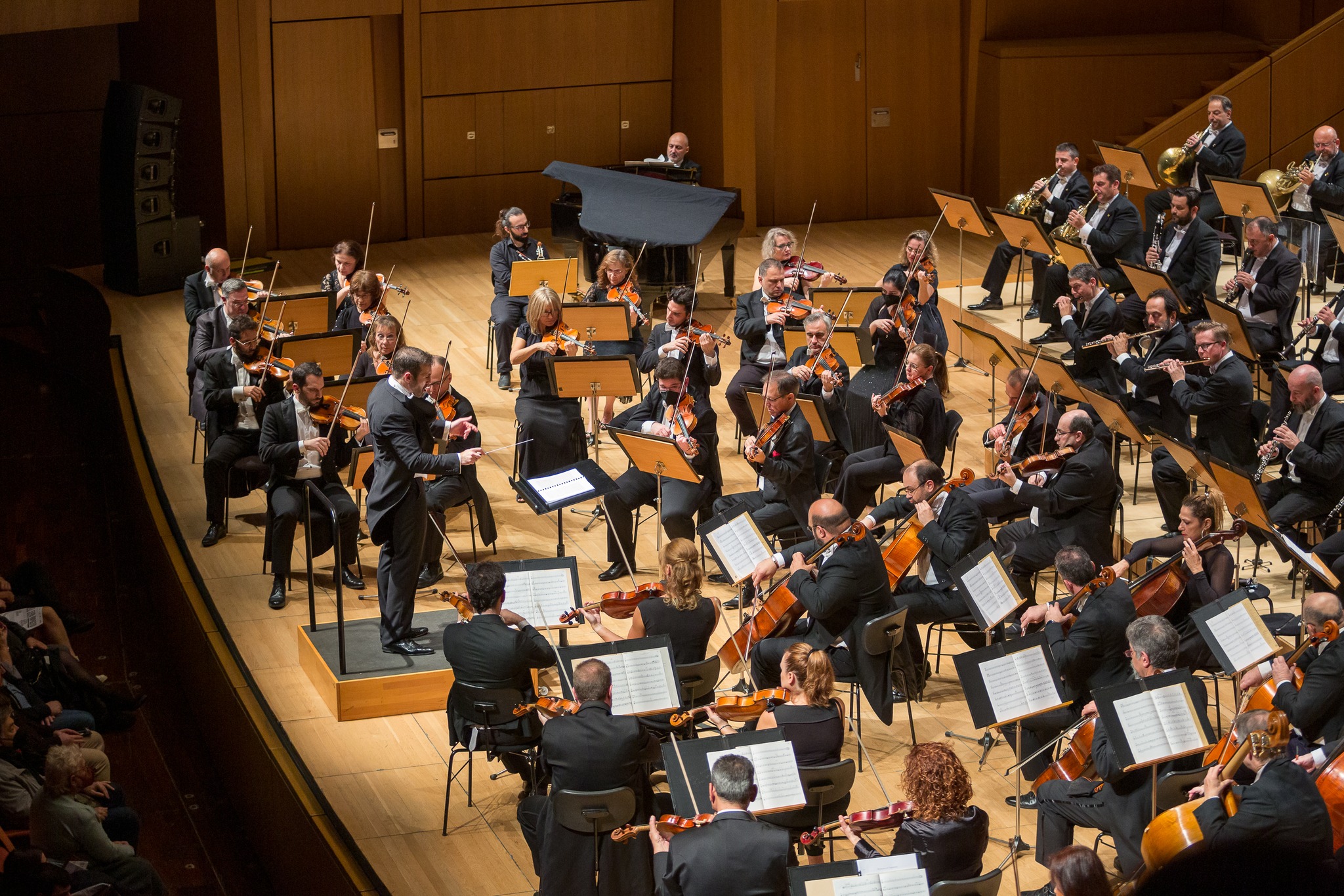 Η Κρατική Ορχήστρα Αθηνών ερμηνεύει Δραγατάκη και Brahms